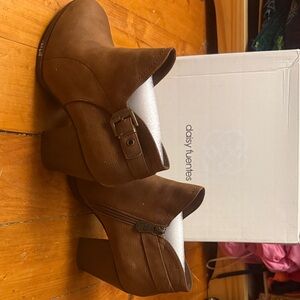 Daisy Fuentes boots